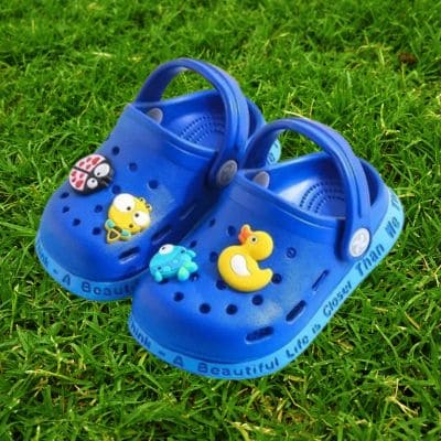 crocs-enfant-bleu-magnifique