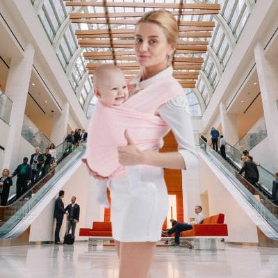 echarpe-porte-bebe-rose-confortable