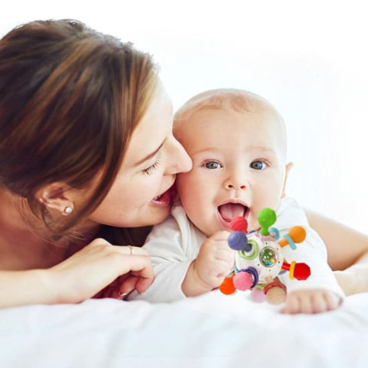 jouet-bebe-famille-heureuse