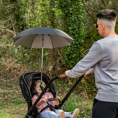 ombrelle-pour-poussette-accessoire-indispensable