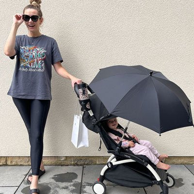 ombrelle-pour-poussette-noir-pratique-et-compact